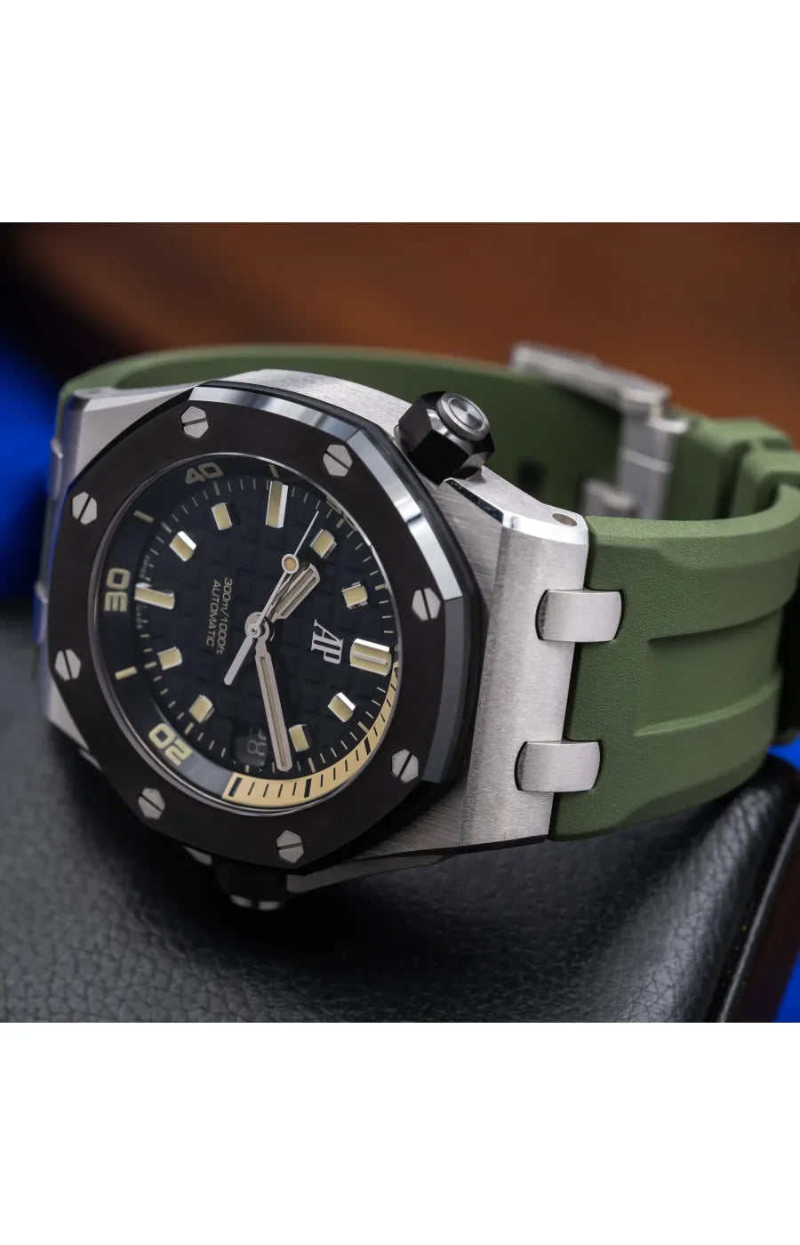Audemars Piguet Royal Oak Offshore - 15720CN.OO.A002CA.01
