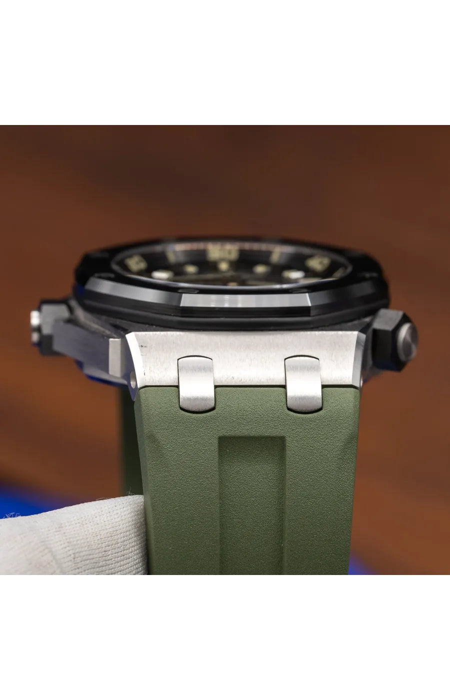 Audemars Piguet Royal Oak Offshore - 15720CN.OO.A002CA.01