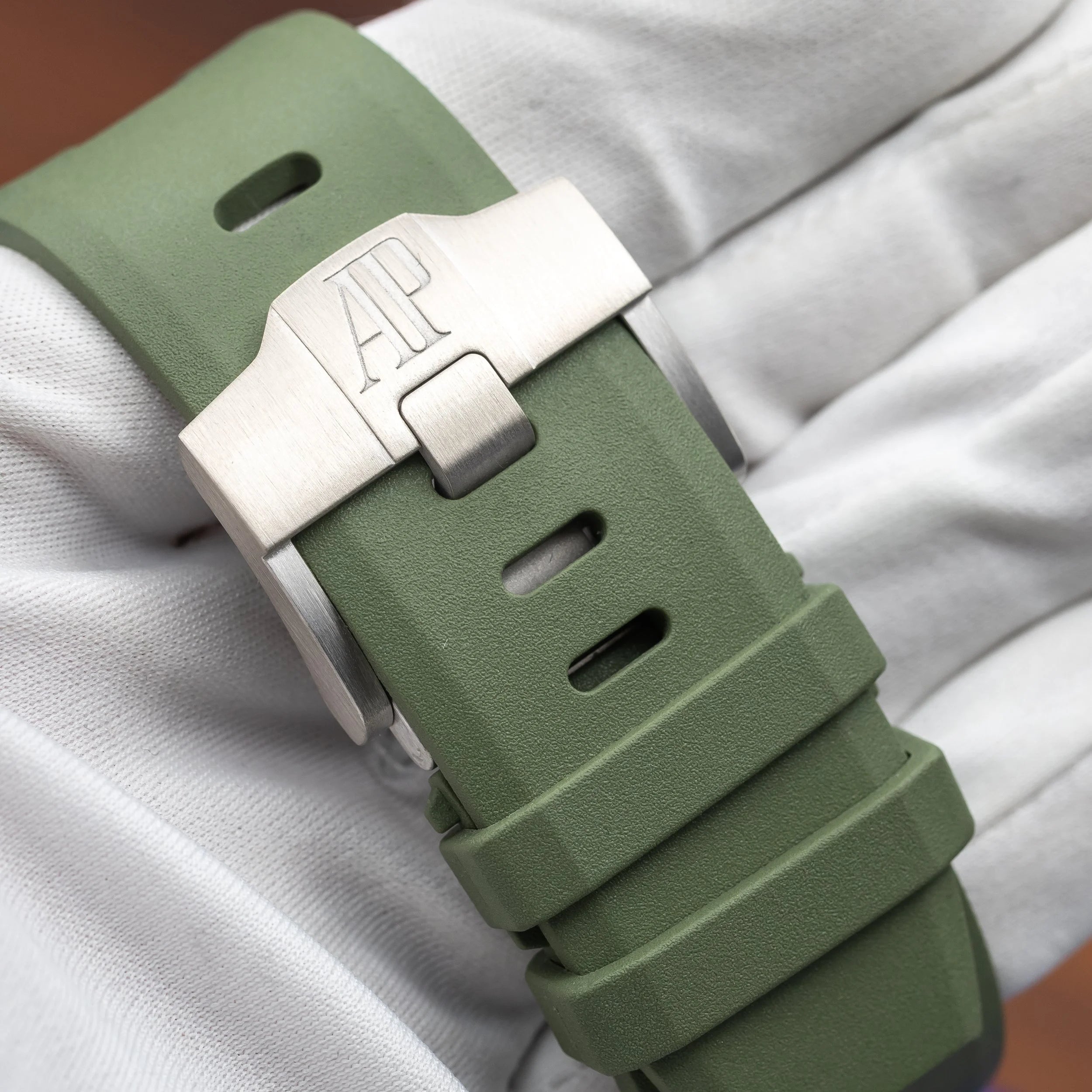 AUDEMARS PIGUET Royal Oak Offshore Diver White Gold 15720CN.OO.A002CA.01 — image 16