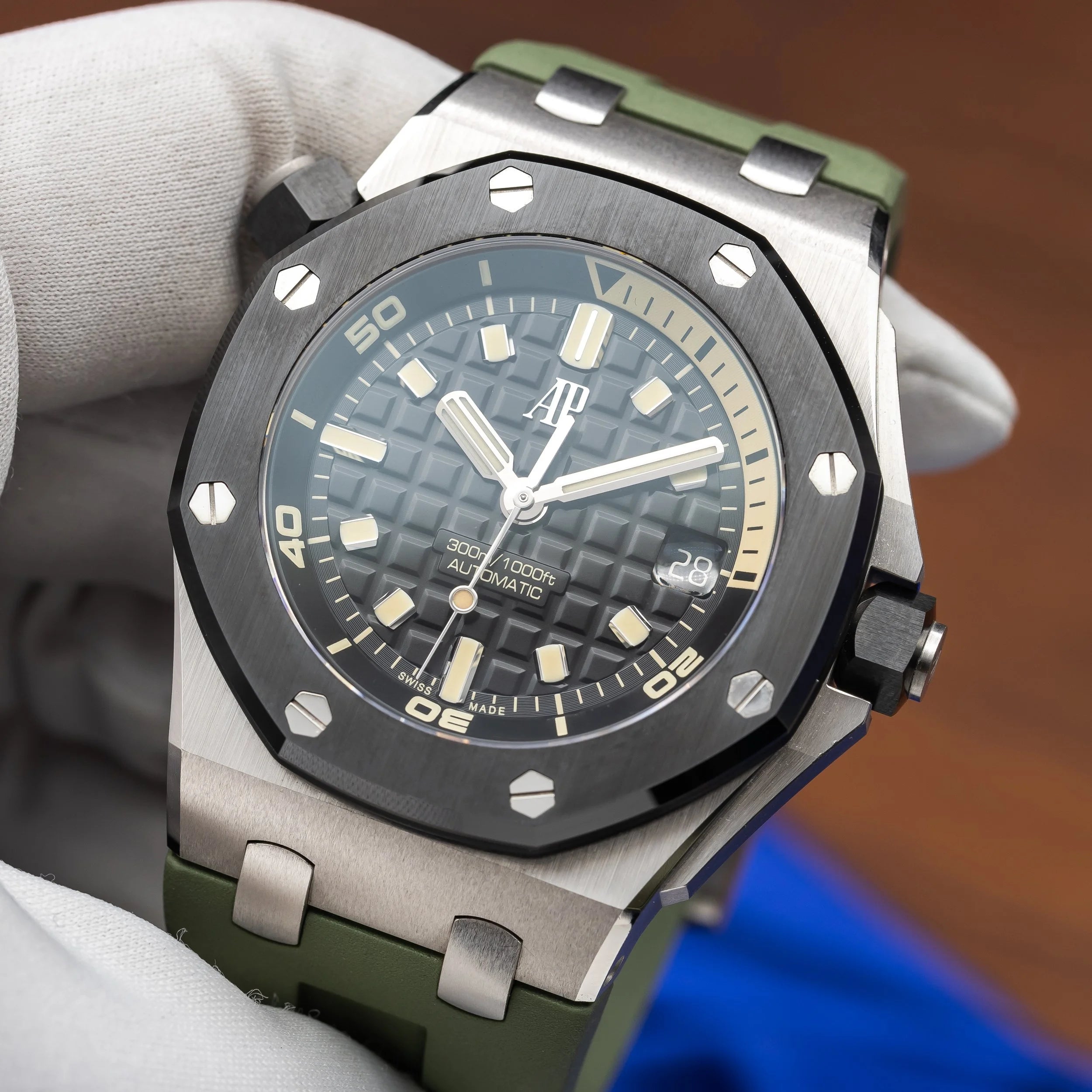 AUDEMARS PIGUET Royal Oak Offshore Diver White Gold 15720CN.OO.A002CA.01 — image 17