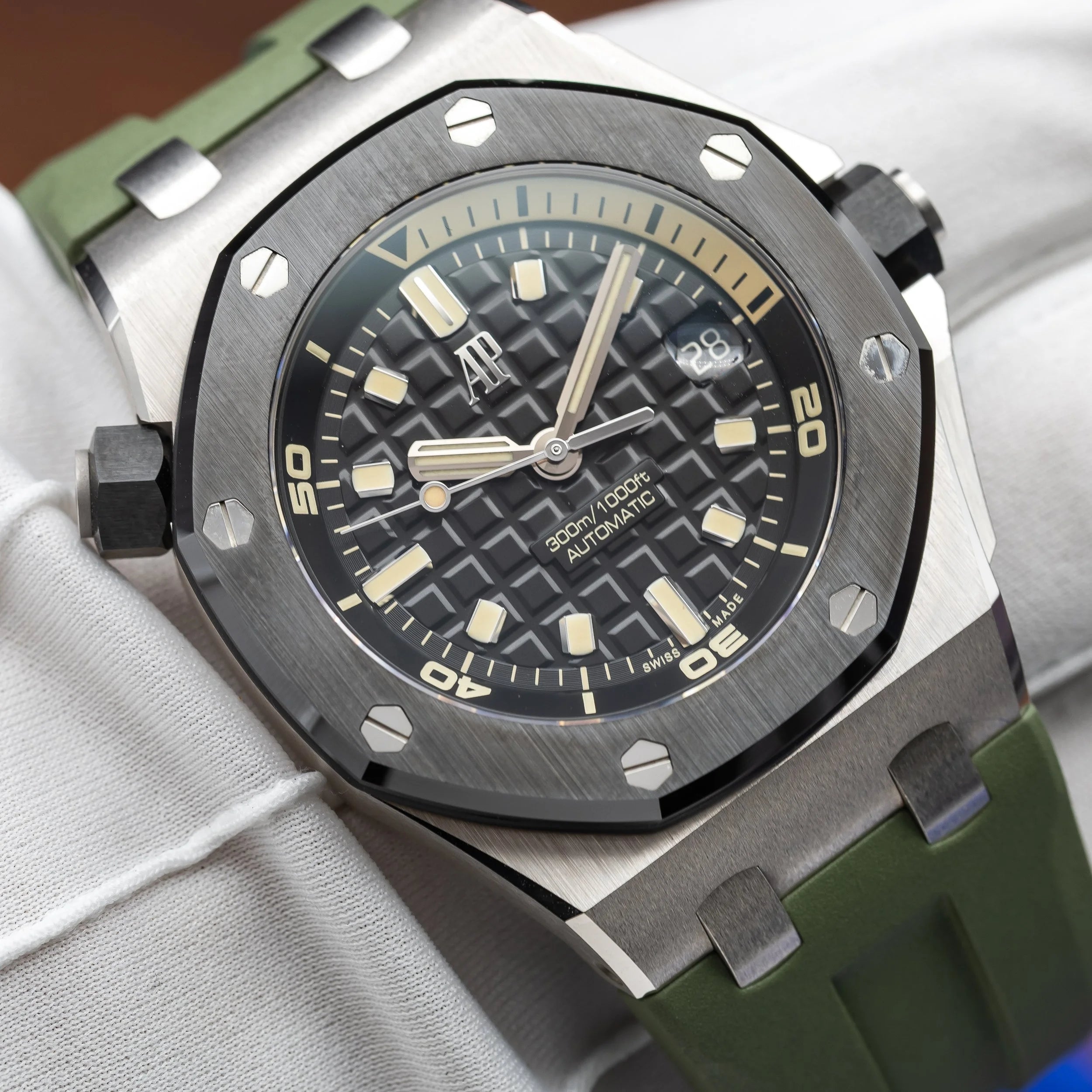 AUDEMARS PIGUET Royal Oak Offshore Diver White Gold 15720CN.OO.A002CA.01 — image 18