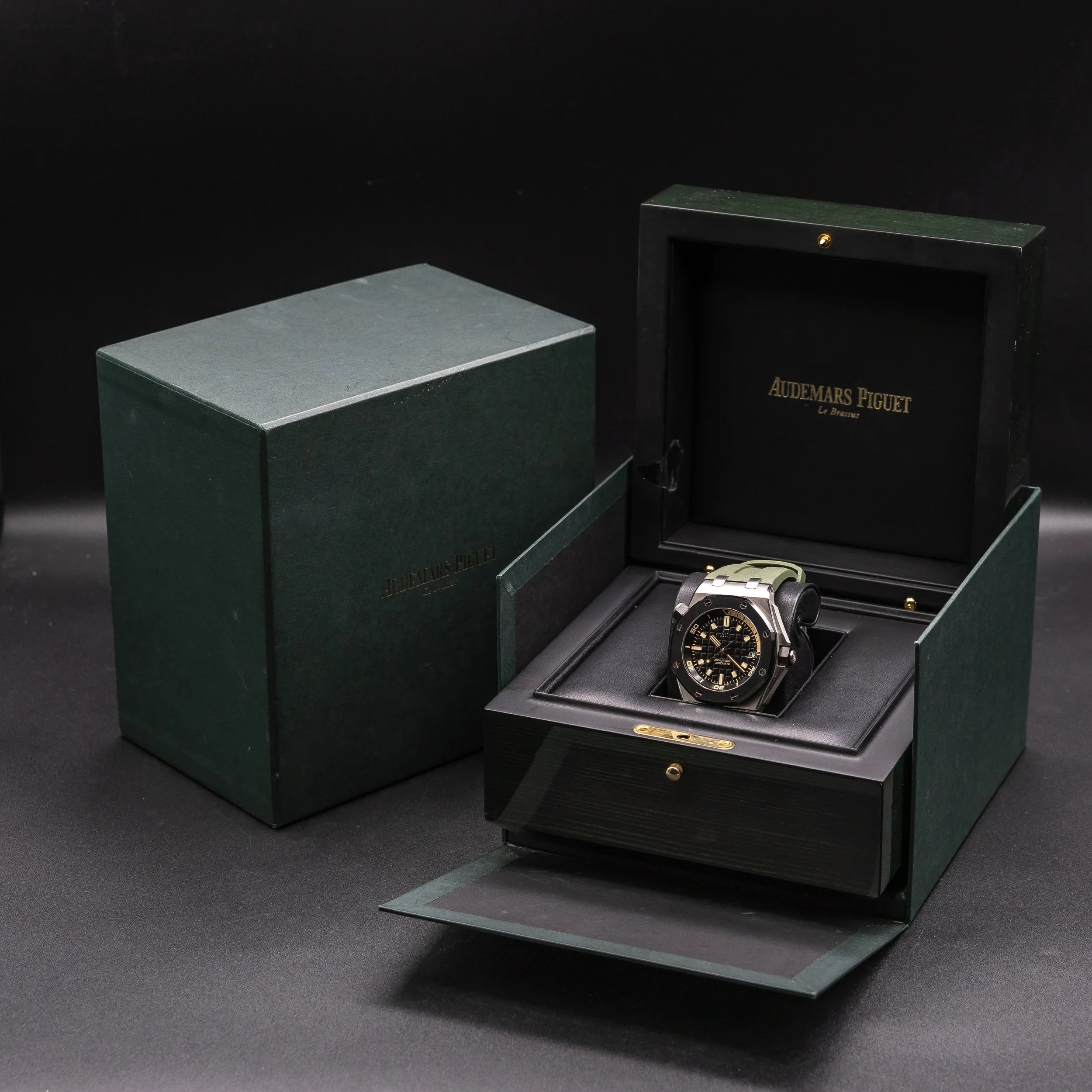 AUDEMARS PIGUET Royal Oak Offshore Diver White Gold 15720CN.OO.A002CA.01 — image 3