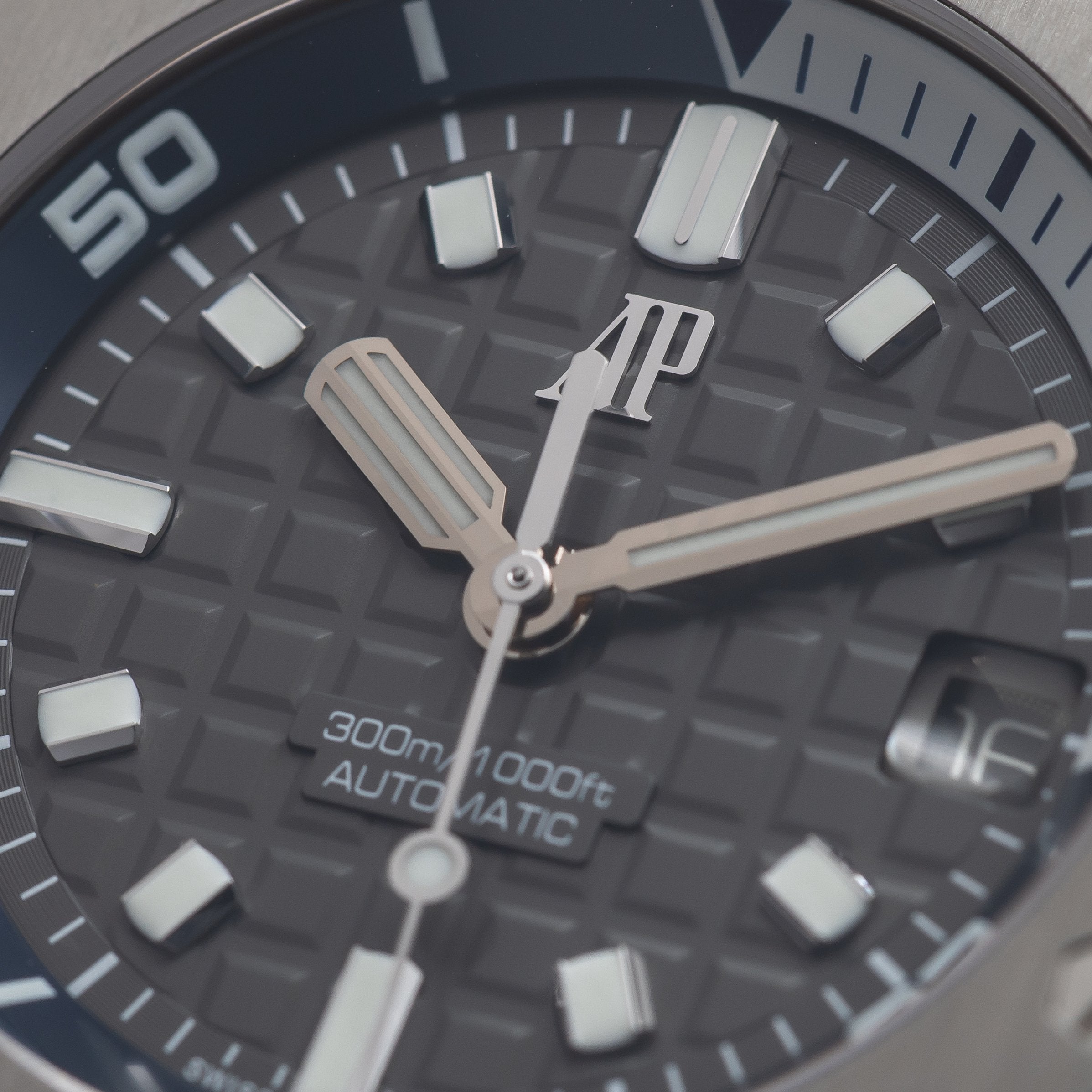 AUDEMARS PIGUET Royal Oak Offshore Diver Grey Dial 15720ST.OO.A009CA.01 — image 5