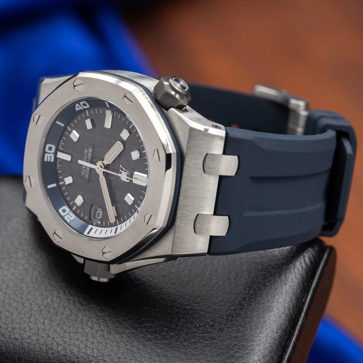 AUDEMARS PIGUET Royal Oak Offshore Diver Grey Dial 15720ST.OO.A009CA.01 — image 10