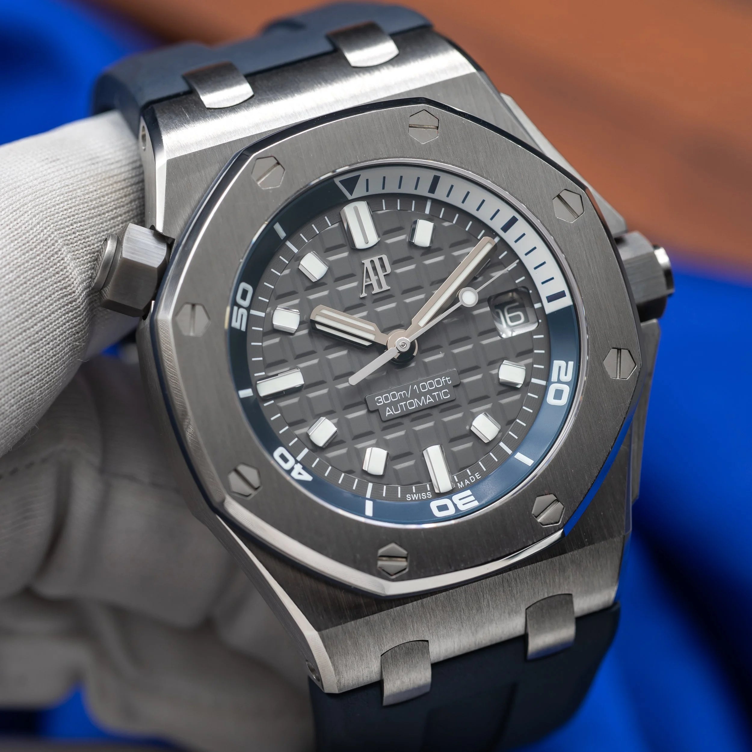 AUDEMARS PIGUET Royal Oak Offshore Diver Grey Dial 15720ST.OO.A009CA.01 — image 1
