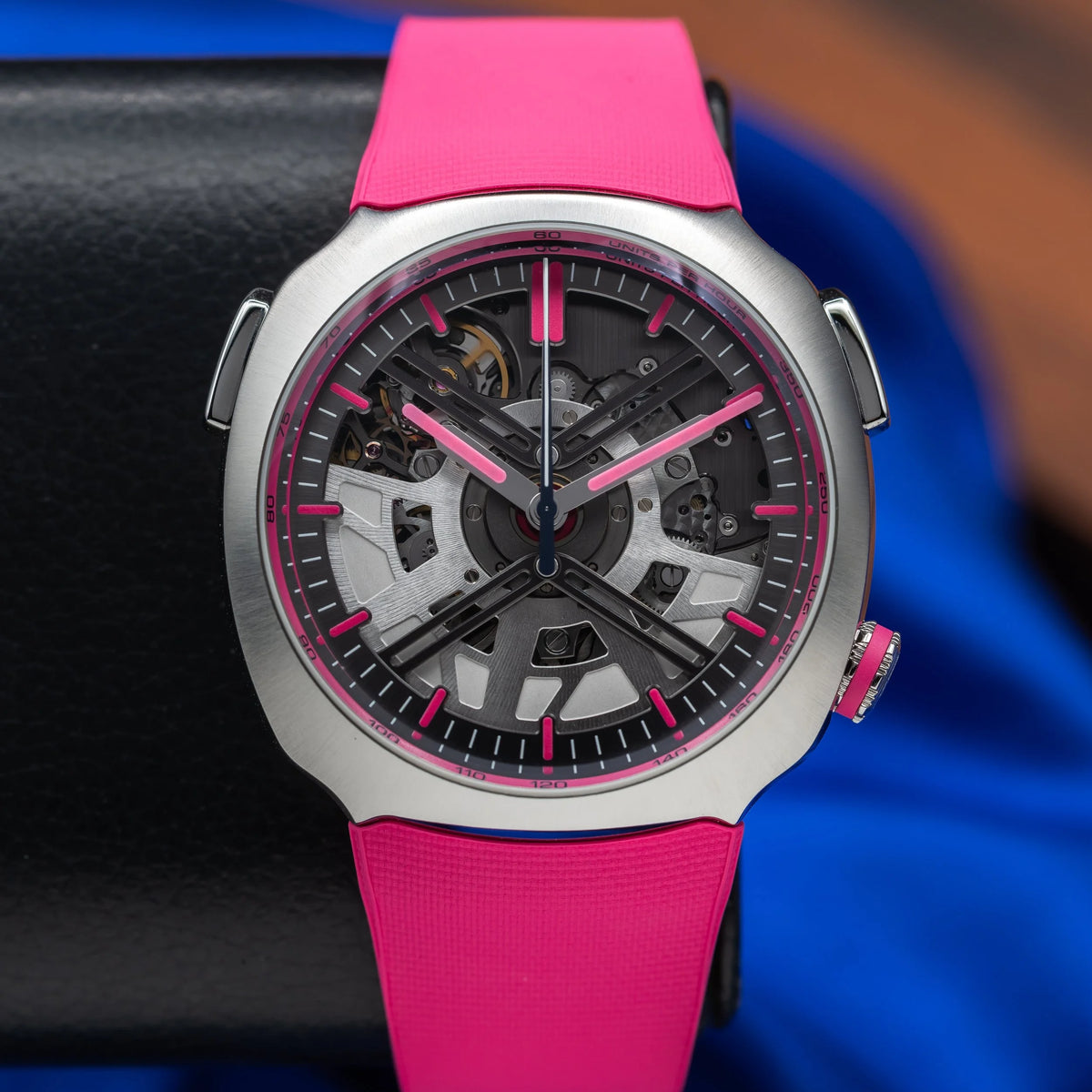 H. MOSER & CIE Streamliner BWT Alpine Drivers & Mechanics Pink Edition 6700-1201 — image 10