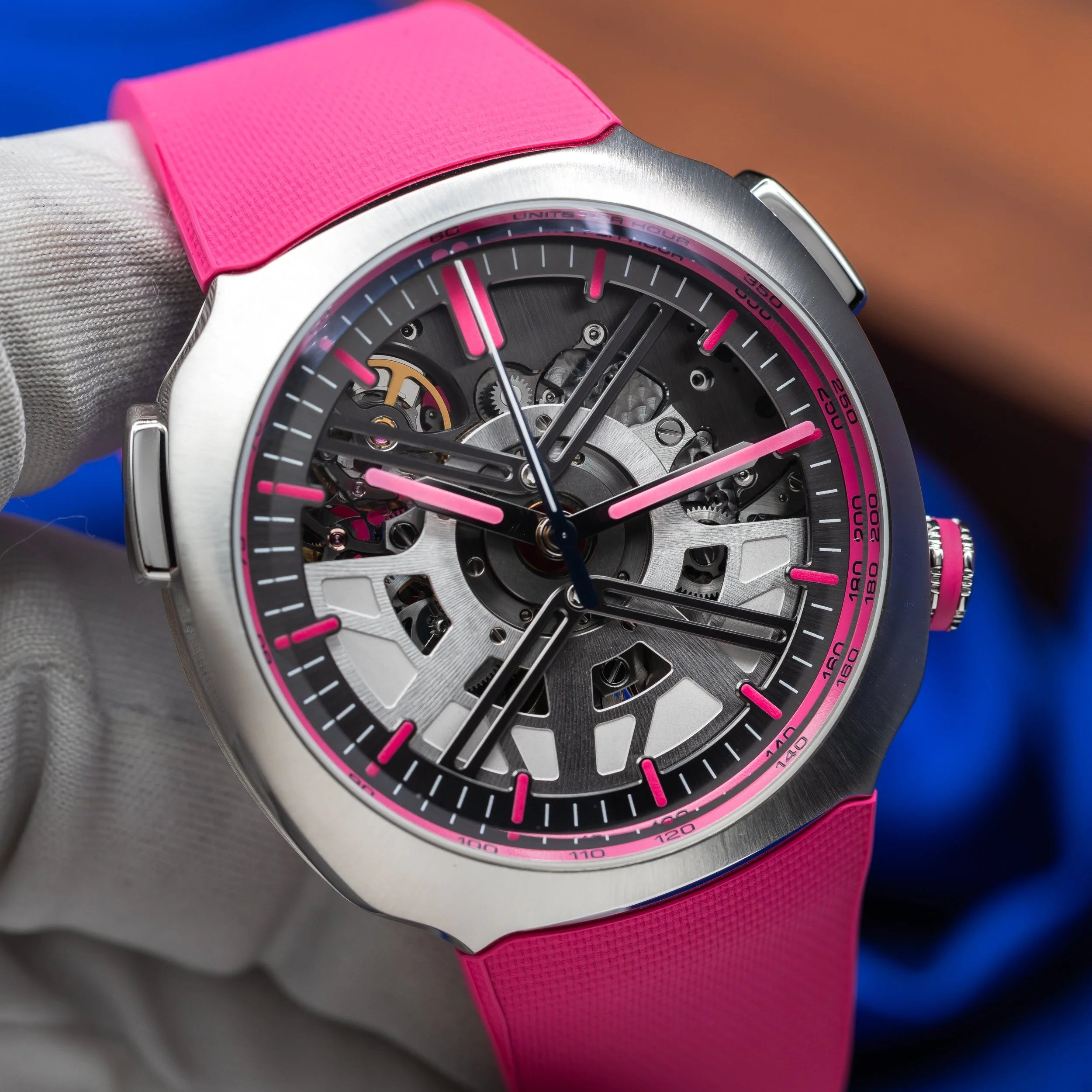 H. MOSER & CIE Streamliner BWT Alpine Drivers & Mechanics Pink Edition 6700-1201 — image 1