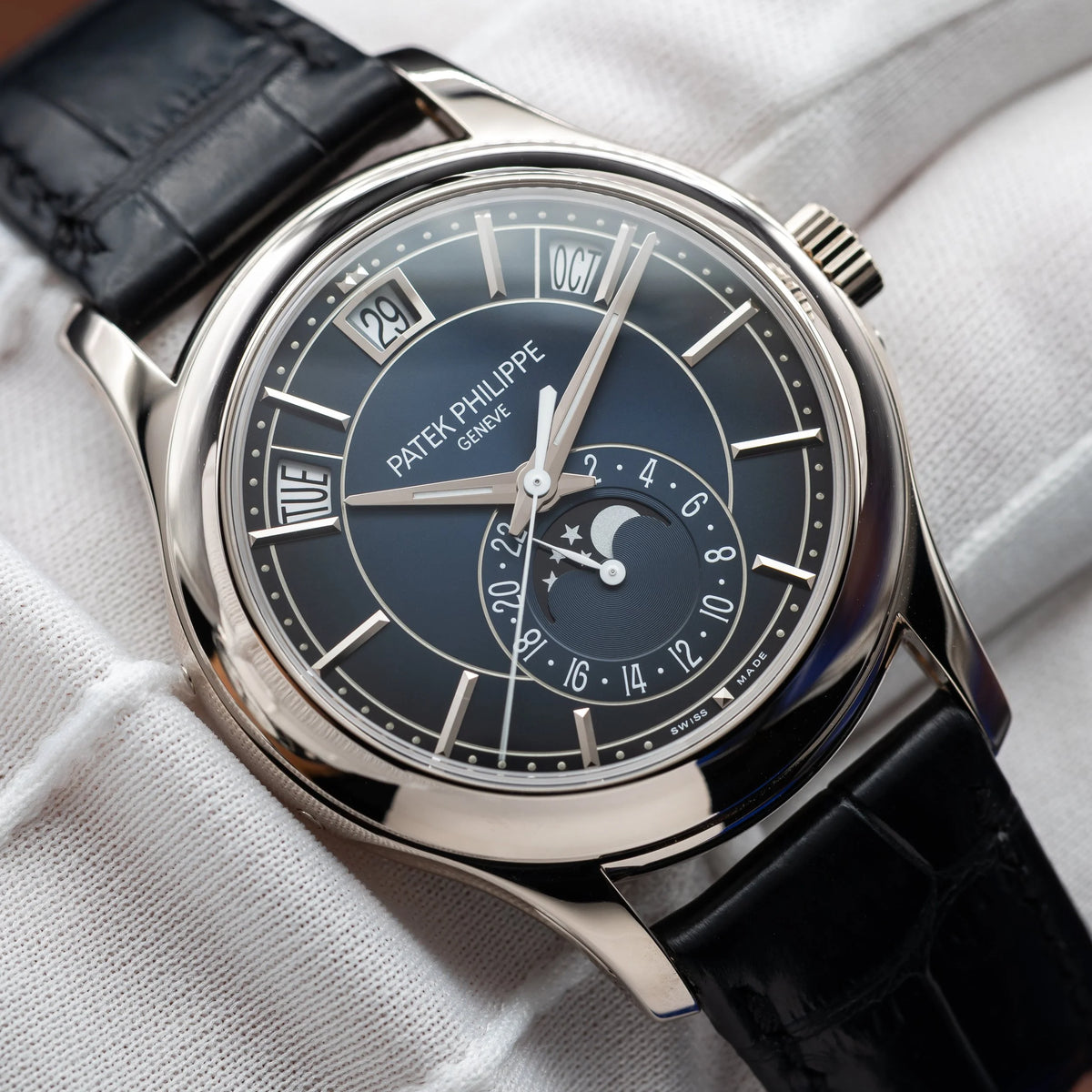 PATEK PHILIPPE Annual Calendar White Gold Blue Dial 5205G-013 (2025) — image 17