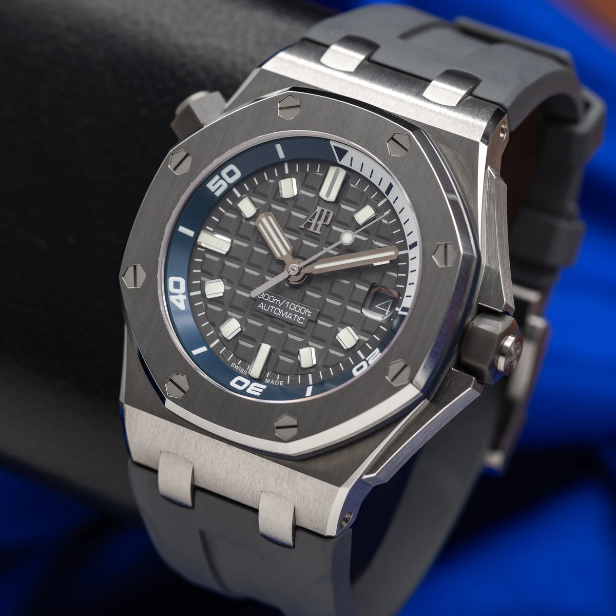 AUDEMARS PIGUET Royal Oak Offshore Diver 42mm Grey Dial 15720ST.OO.A009CA.01 — image 6