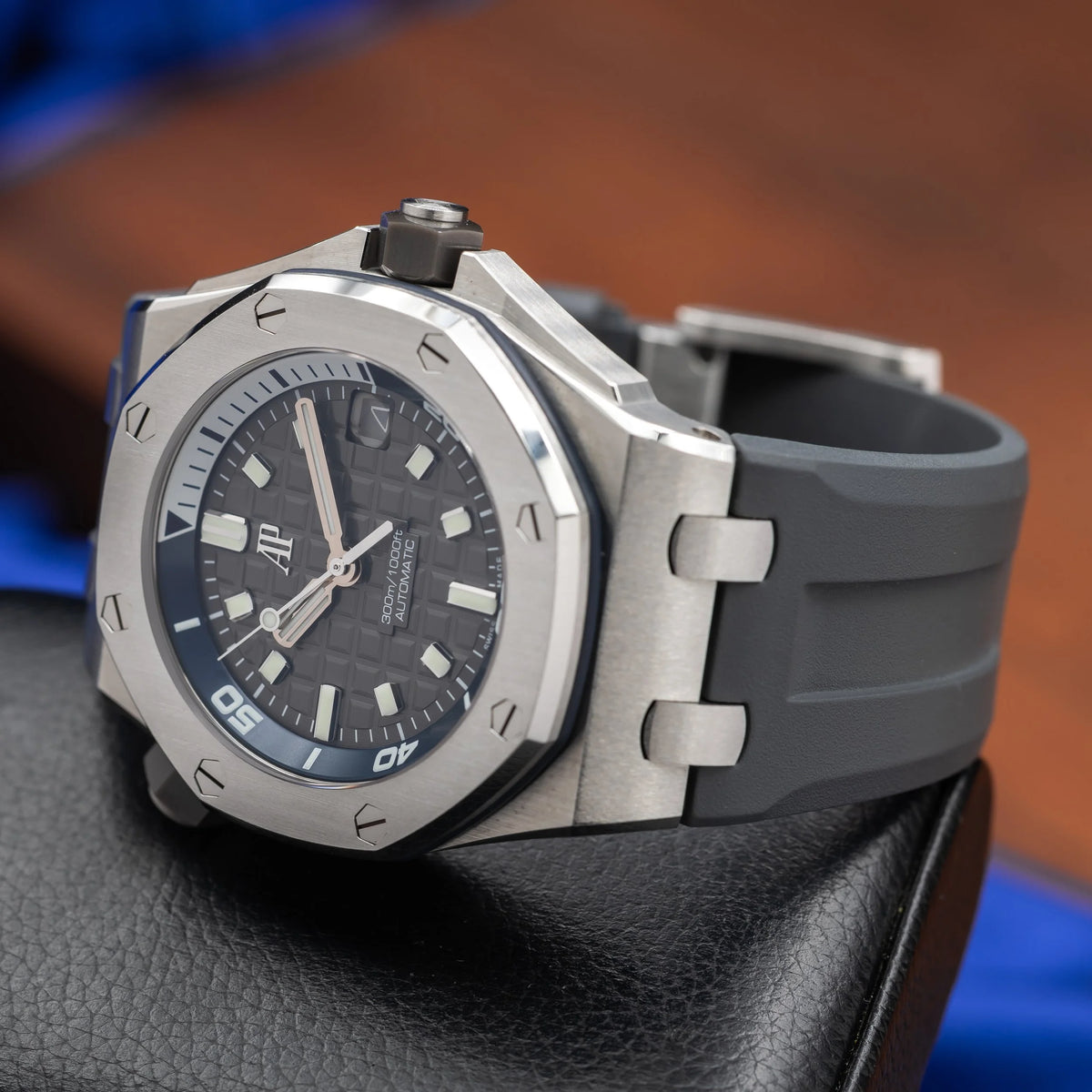 AUDEMARS PIGUET Royal Oak Offshore Diver 42mm Grey Dial 15720ST.OO.A009CA.01 — image 8