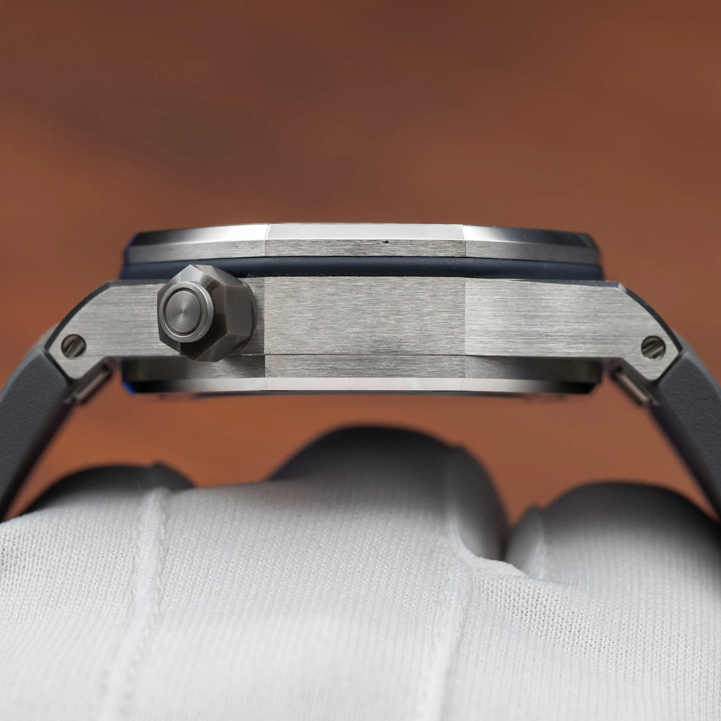 AUDEMARS PIGUET Royal Oak Offshore Diver 42mm Grey Dial 15720ST.OO.A009CA.01 — image 12