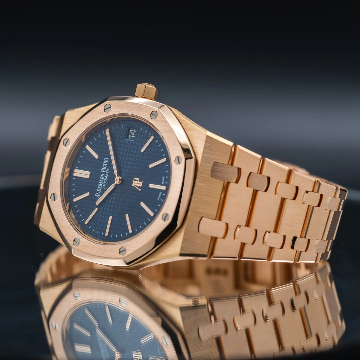 AUDEMARS PIGUET Royal Oak "Jumbo" Extra Thin RG Blue Dial 15202OR.OO.1240OR.01 — image 4